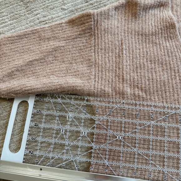 Aritzia babaton mondo sweater. Lightweight non-itchy Merino wool. Size X-Small - Picture 9 of 11